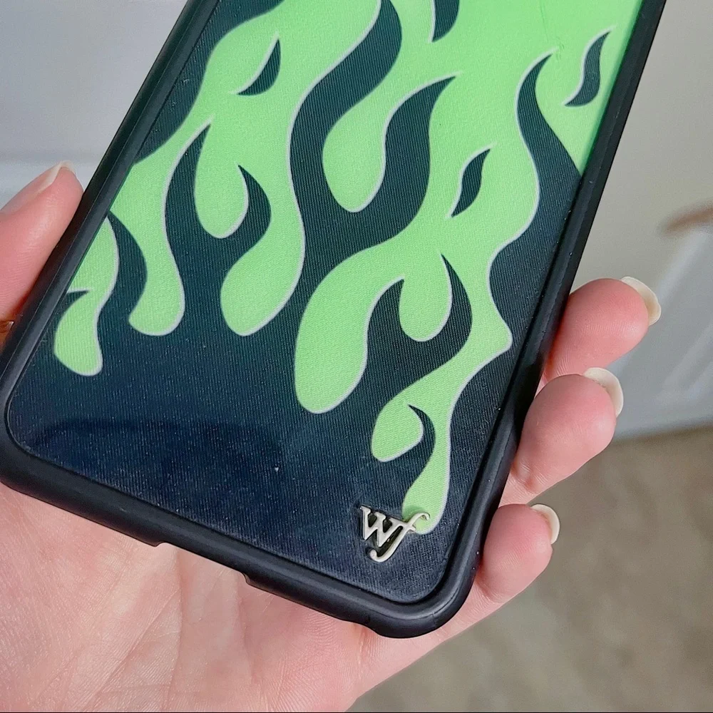 ✧･ﾟwildflower flames case
